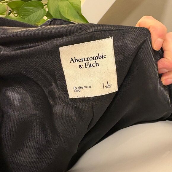 Abercrombie & Fitch - Picture 3 of 3